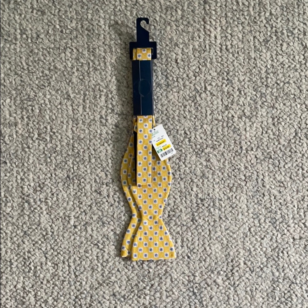 Bow tie - Picture 1 of 1